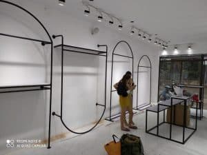 Giá treo quần áo shop