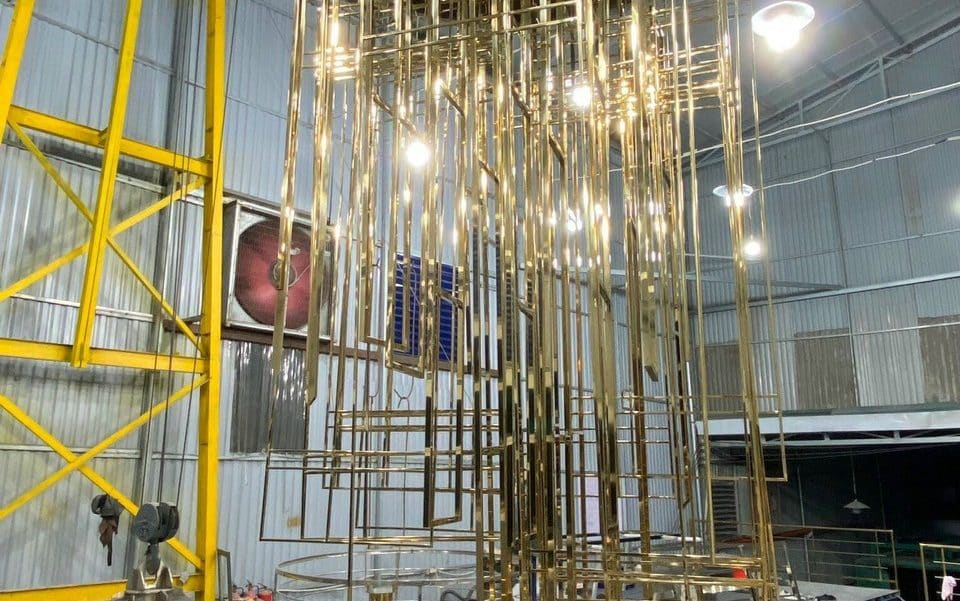 Giá treo quần áo mạ vàng