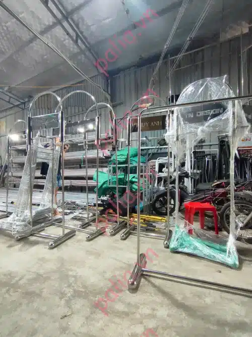 xưởng sản xuất giá treo quần áo