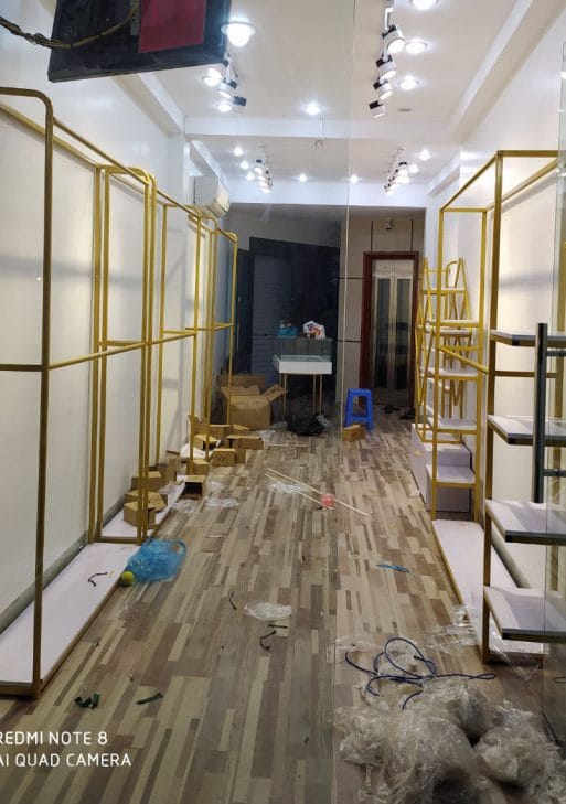 Giá treo quần áo shop