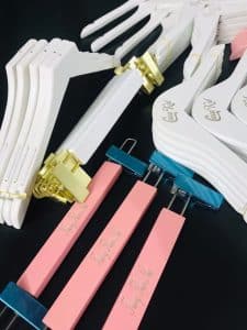 móc treo quần áo shop
