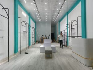 giá treo quần áo shop